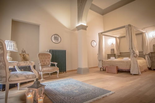 Photo 1 - Breathtaking 4BD Apt 5min Walk to Duomo