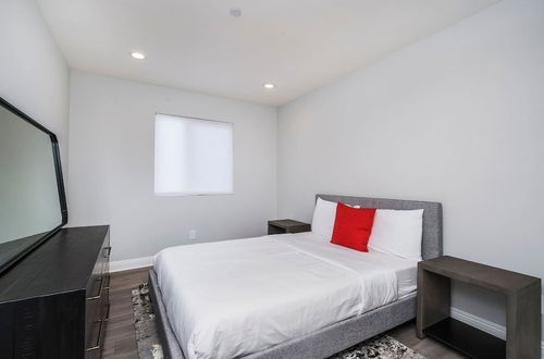 Photo 10 - Brand NEW Luxury 3bdr Townhome In Silver Lake