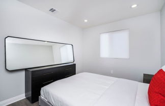 Photo 3 - Brand NEW Luxury 3bdr Townhome In Silver Lake