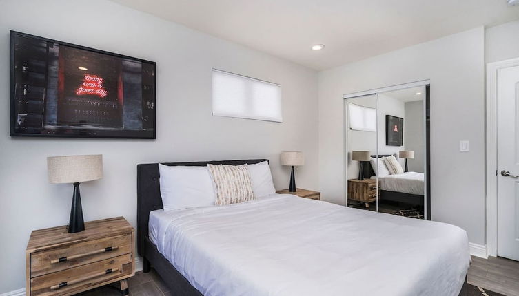 Photo 1 - Brand NEW Luxury 3bdr Townhome In Silver Lake