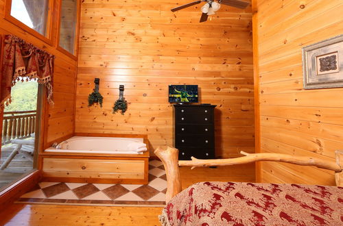 Photo 7 - Family Valley Lodge - Six Bedroom Cabin