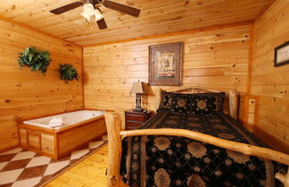 Photo 2 - Family Valley Lodge - Six Bedroom Cabin