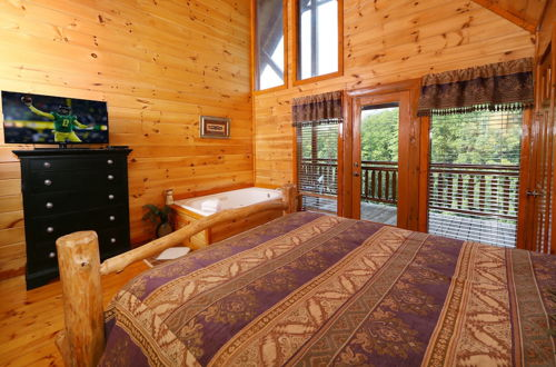 Photo 5 - Family Valley Lodge - Six Bedroom Cabin