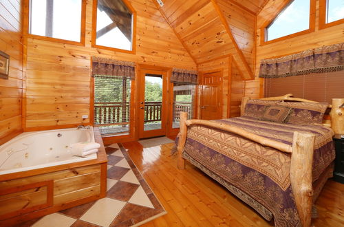 Photo 9 - Family Valley Lodge - Six Bedroom Cabin