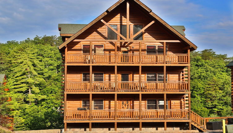 Photo 1 - Family Valley Lodge - Six Bedroom Cabin