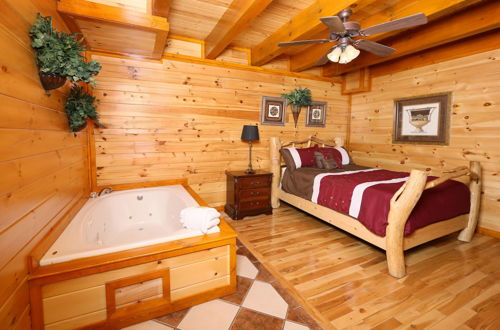 Photo 4 - Family Valley Lodge - Six Bedroom Cabin