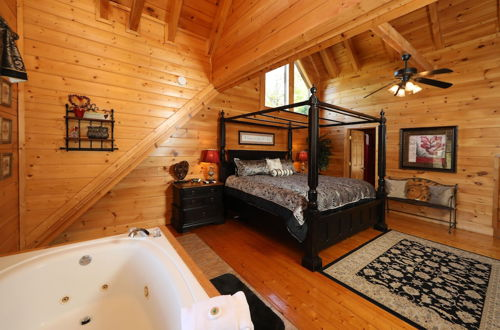 Foto 6 - Blessed Nest - Four Bedroom Cabin