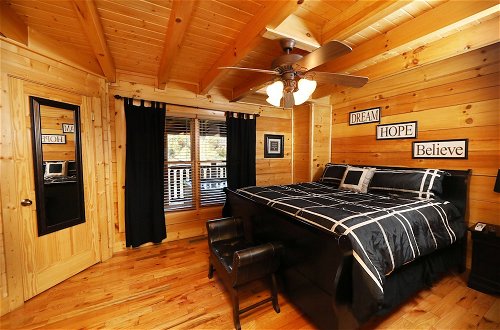 Foto 8 - Blessed Nest - Four Bedroom Cabin