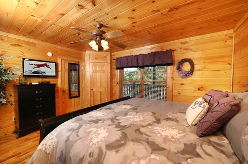 Foto 4 - Blessed Nest - Four Bedroom Cabin