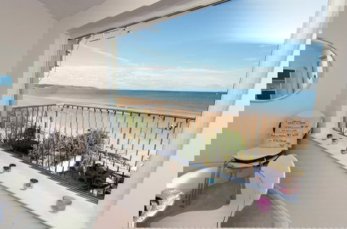Foto 7 - Gone to the Beach - Luxury Cottage Sea Views Direct Access to Beach Pet Friendly