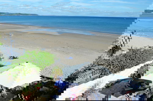 Foto 14 - Gone to the Beach - Luxury Cottage Sea Views Direct Access to Beach Pet Friendly