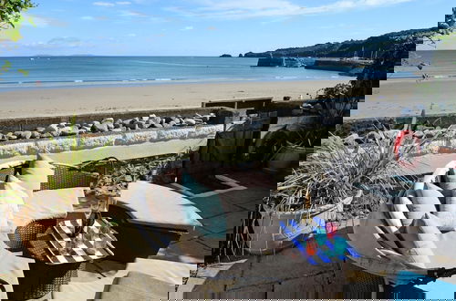 Foto 16 - Gone to the Beach - Luxury Cottage Sea Views Direct Access to Beach Pet Friendly