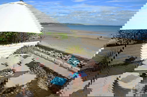 Foto 10 - Gone to the Beach - Luxury Cottage Sea Views Direct Access to Beach Pet Friendly