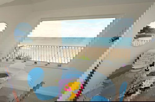 Foto 20 - Gone to the Beach - Luxury Cottage Sea Views Direct Access to Beach Pet Friendly