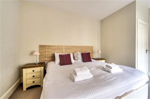Photo 2 - Great Location - Lovely Rose St Apt in City Centre