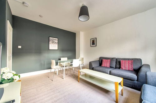 Photo 11 - Great Location - Lovely Rose St Apt in City Centre