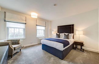 Photo 3 - Two Bed Flat in Fashionable Chelsea