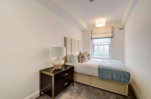 Photo 14 - Two Bed Flat in Fashionable Chelsea