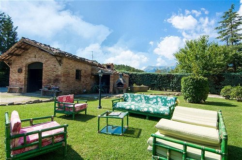 Foto 31 - Magnificent Holiday Home in Amandola With 2 Private Pools