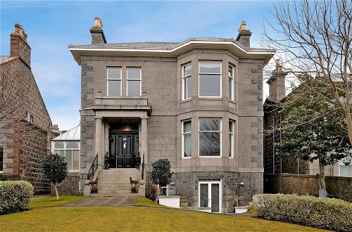 Photo 18 - Chic and Contemporary Aberdeen Home Near to Hazlehead Park