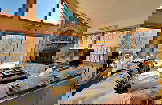 Foto 1 - Waves, Waffles & Wifi