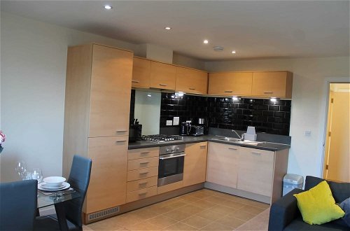 Photo 12 - Remarkable 2-bed Apartment in Reading