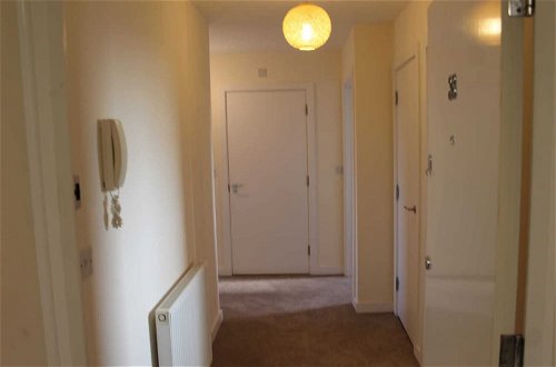 Photo 17 - Remarkable 2-bed Apartment in Reading
