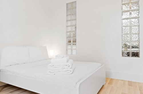 Foto 6 - Refined, Light 1 Bed Apt w Balcony in Brixton