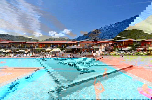Foto 11 - Holiday Home in Tremosine With Pool, Sauna, Garden, Terrace