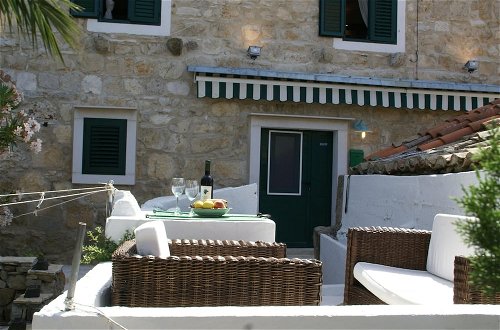 Foto 14 - Rustic Apartment in Vis With Terrace