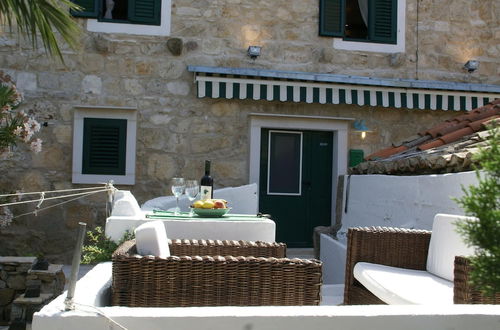 Foto 11 - Rustic Apartment in Vis With Terrace