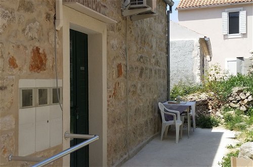 Photo 12 - Rustic Apartment in Vis With Terrace