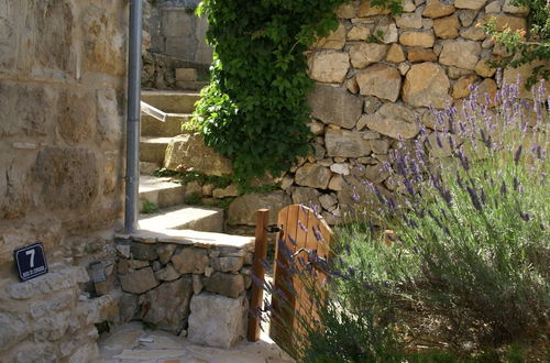 Foto 17 - Rustic Apartment in Vis With Terrace