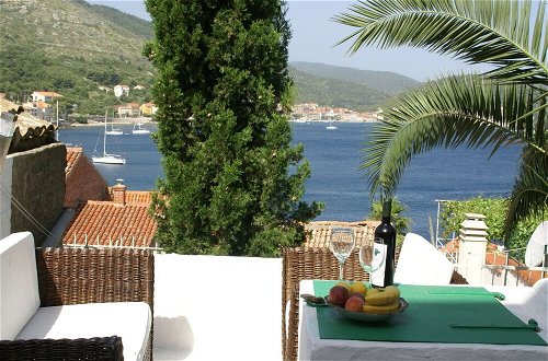 Foto 22 - Rustic Apartment in Vis With Terrace