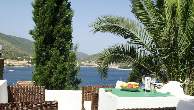 Foto 1 - Rustic Apartment in Vis With Terrace