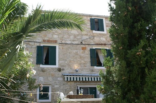 Photo 22 - Rustic Apartment in Vis With Terrace