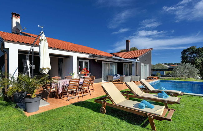 Villa with Swimming Pool, Volleyball Court & Hot Tub, near Rovinj - Foto 28