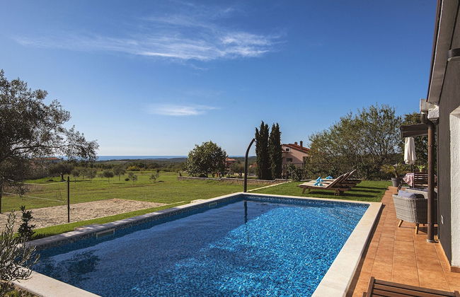 Villa with Swimming Pool, Volleyball Court & Hot Tub, near Rovinj - Foto 15