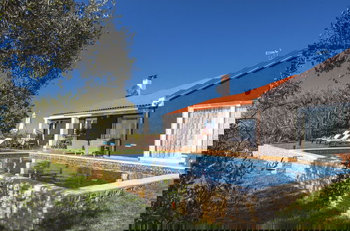 Foto 19 - Villa with Swimming Pool, Volleyball Court & Hot Tub, near Rovinj