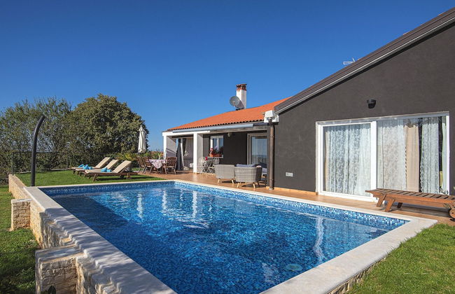 Villa with Swimming Pool, Volleyball Court & Hot Tub, near Rovinj - Foto 17