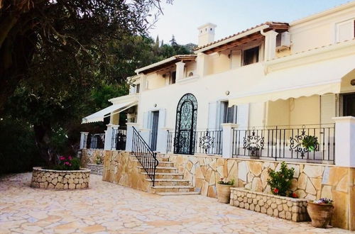 Photo 1 - Villa Ampelaki (30 meters to the beach)