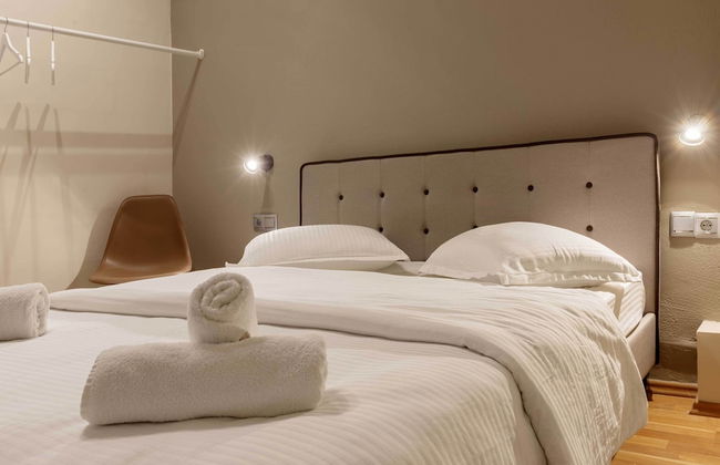 Evel's Home Suites - Photo 10