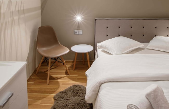 Evel's Home Suites - Photo 11