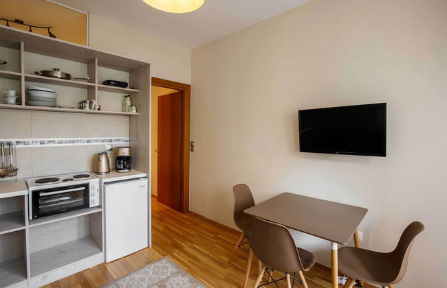 Evel's Home Suites - Photo 44