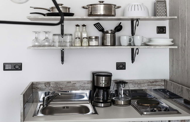 Evel's Home Suites - Photo 34