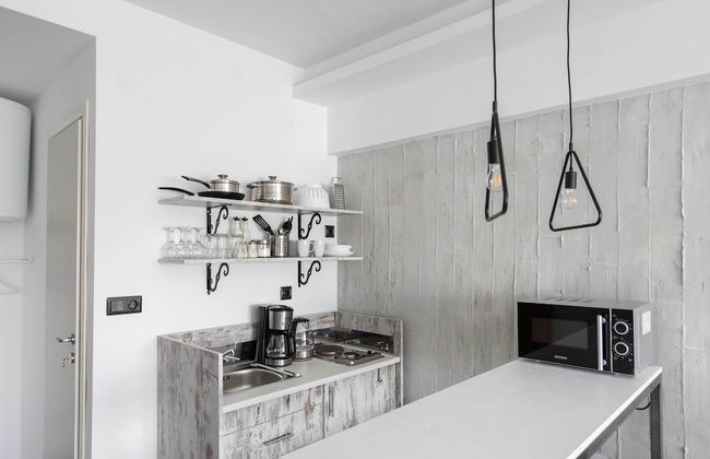 Evel's Home Suites - Photo 33