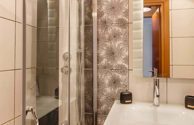 Evel's Home Suites - Photo 56