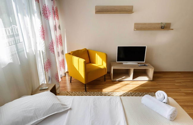 Evel's Home Suites - Photo 16