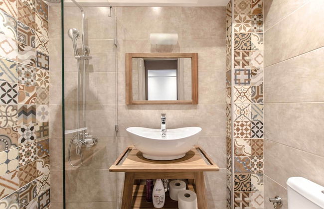 Evel's Home Suites - Photo 61