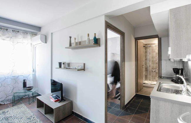 Evel's Home Suites - Photo 42